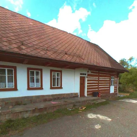 Chalupa U Lesa Na Polosamotě V Podkrkonoší