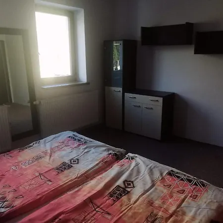 Chalupa U Lesa Na Polosamotě V Podkrkonoší * Mostek